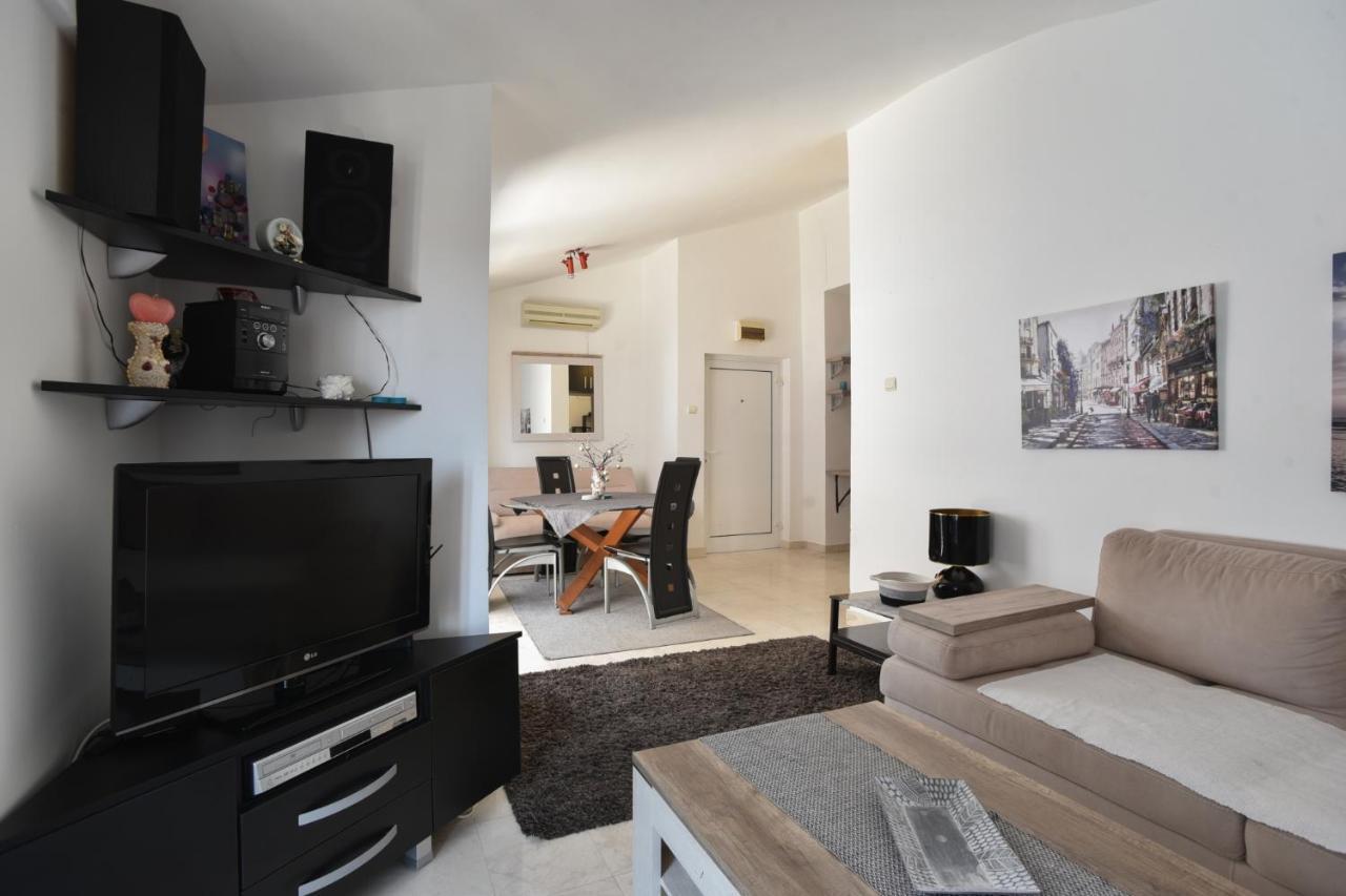 Sea View Flat W Balcony 10 Min To